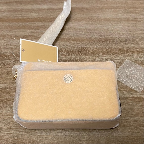 NWT Michael Kors Medium Saffiano Leather Card Case in Jasmine Yellow - Picture 10 of 12